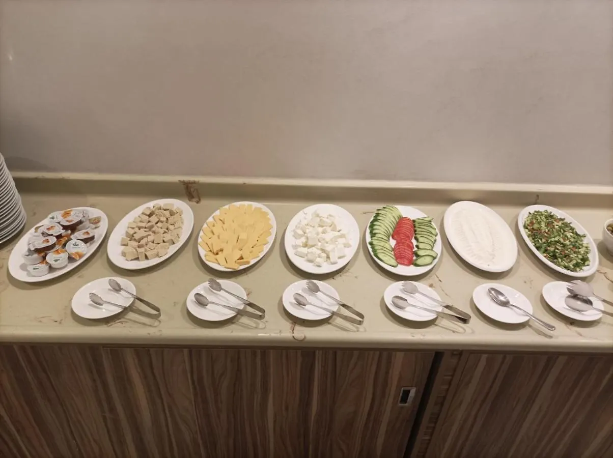 Y Platinum Hotel Medina